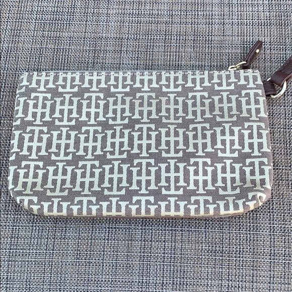 Tommy Hilfiger Canvas Monogram Wristlet - Picture 3 of 7
